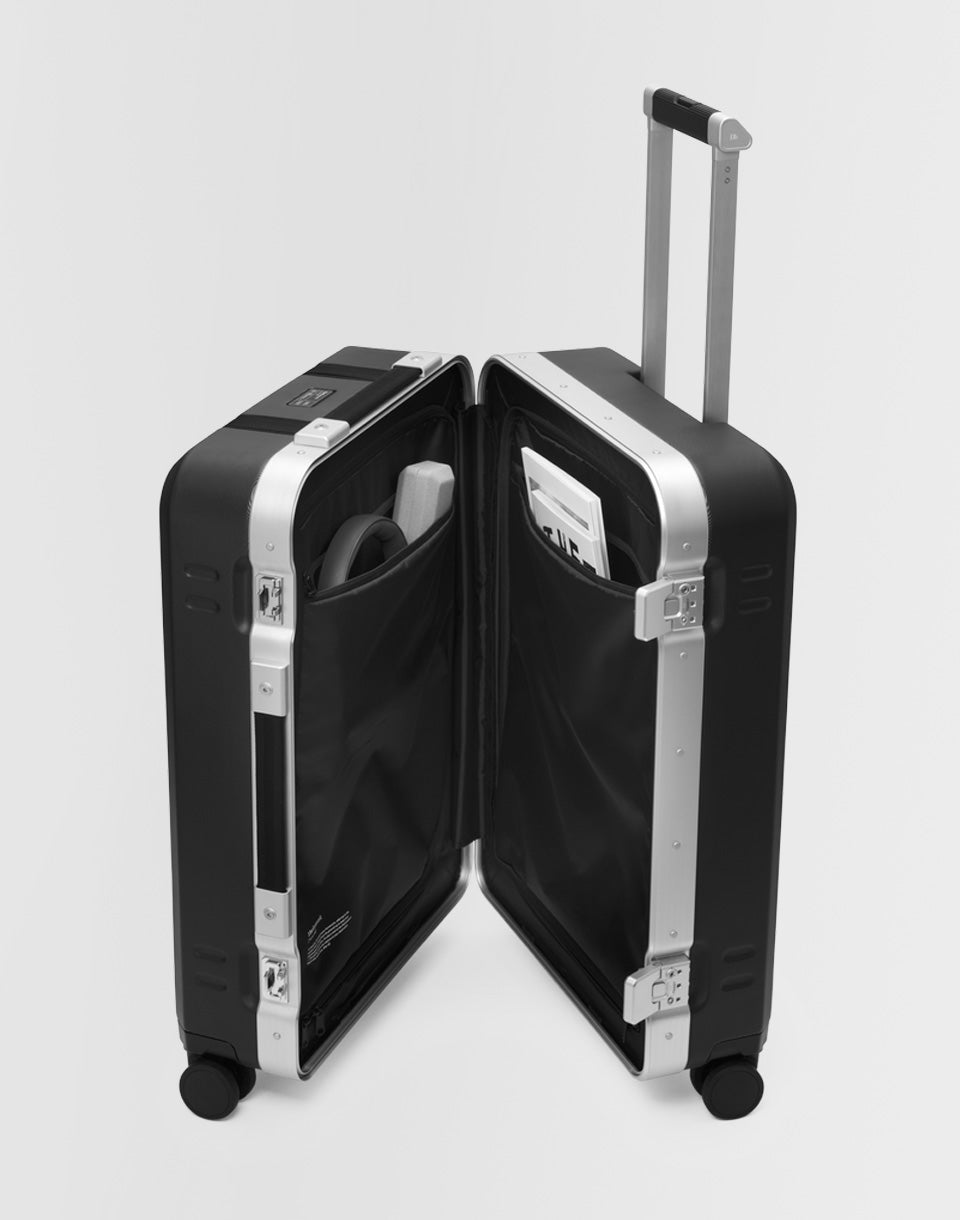 Ramverk Pro Check-in Luggage Medium